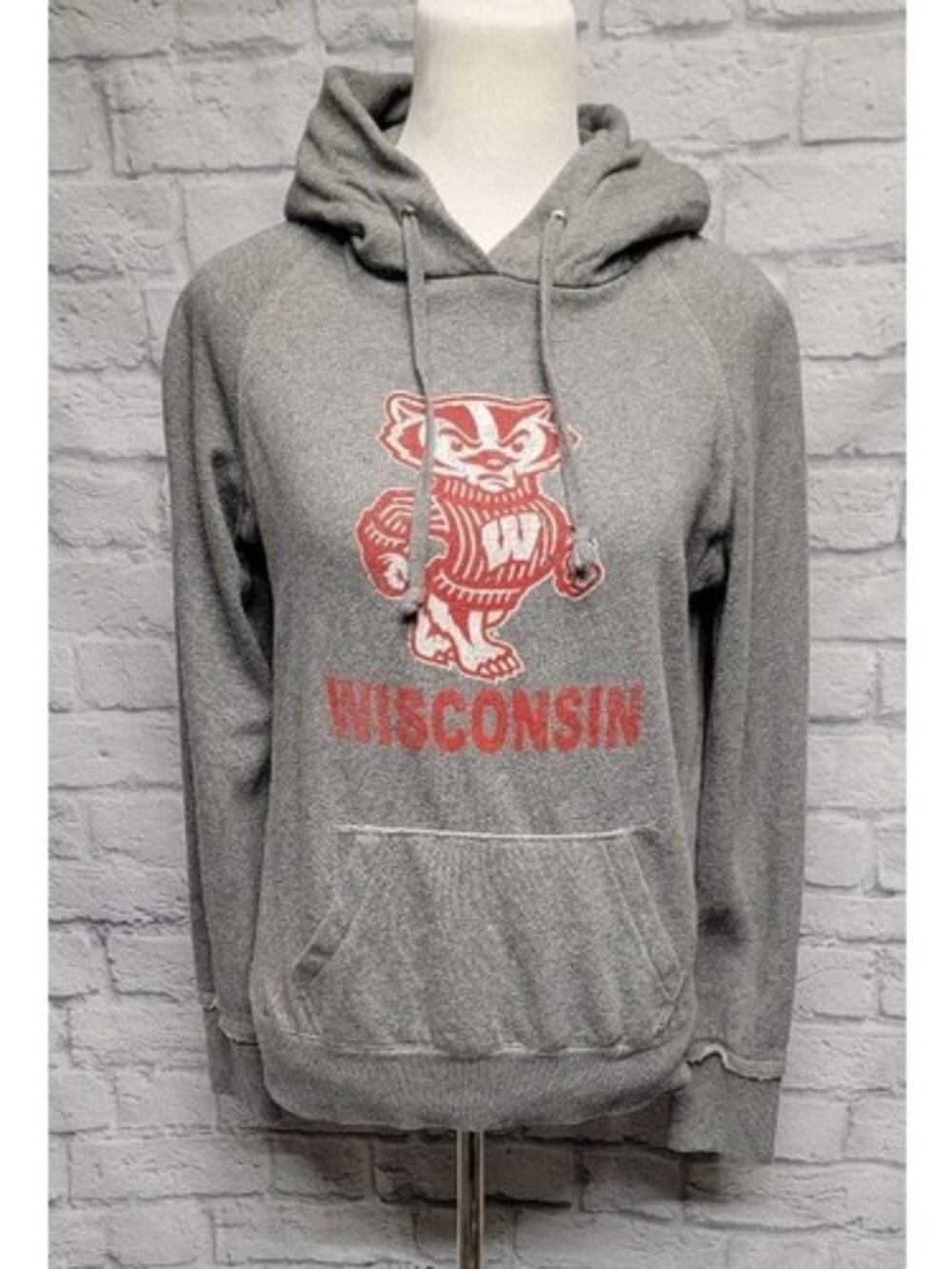 WISCONSIN BADGERS M GRAY DISTRESSED AUTHENTIC COLLEGIATE HERITAGE LEAGUE HOODIE